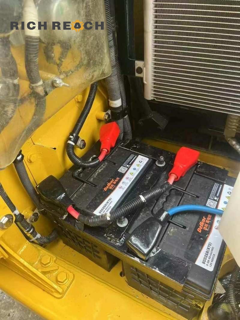 Side profile of a 2017 Komatsu PC70-8 excavator showing the boom and arm, 1,500 hours, $13,889